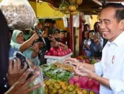 Jokowi Blusukan ke Pasar Dukuh Kupang di Surabaya