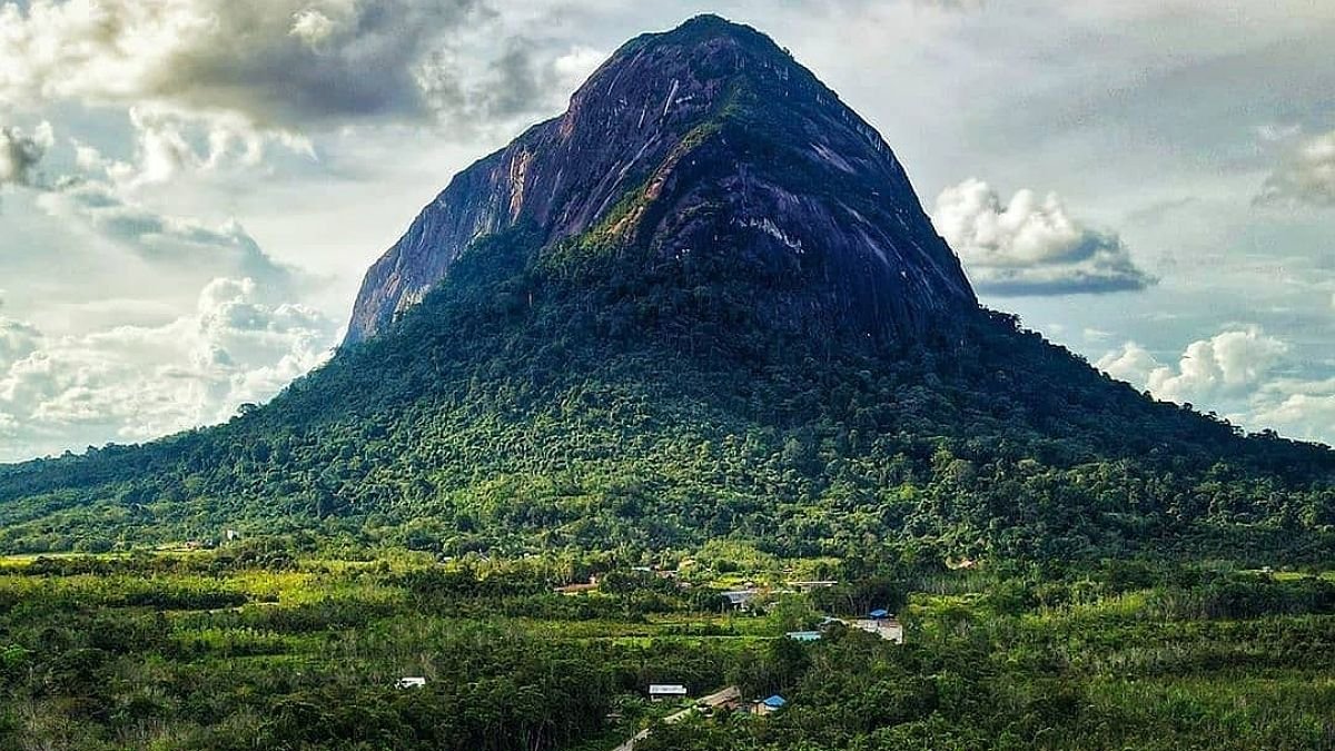 Legenda Batu Jatuh yang Jadi Asal Usul Bukit Kelam