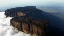 Gunung Roraima Venezuela Keajaiban Alam di Perbatasan Guyana Brasil dan Venezuela