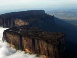 Gunung Roraima Venezuela Keajaiban Alam di Perbatasan Guyana Brasil dan Venezuela