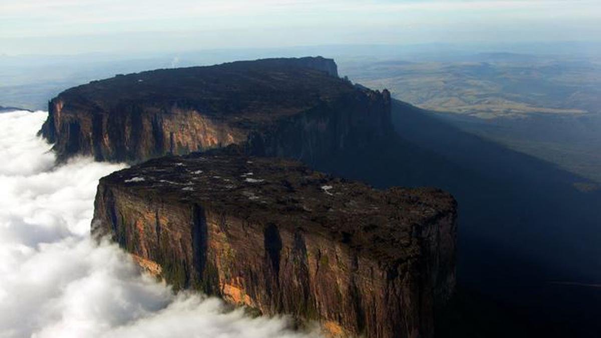Gunung Roraima Venezuela Keajaiban Alam di Perbatasan Guyana Brasil dan Venezuela