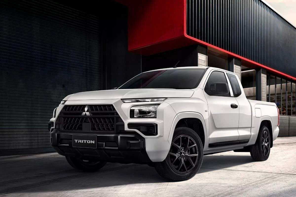 Mitsubishi Triton Street