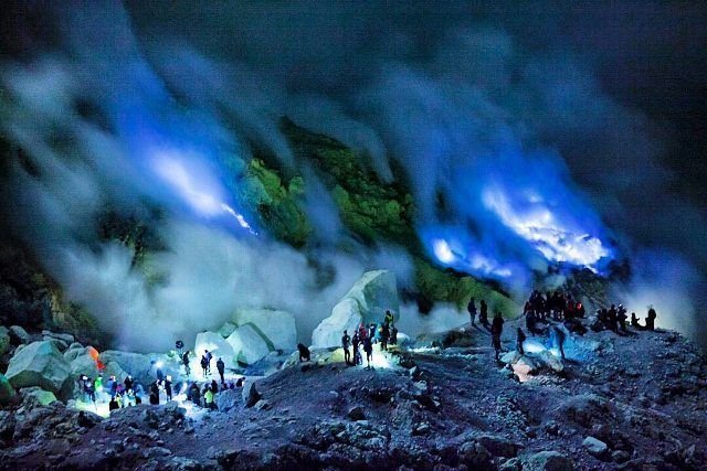 Kawah Ijen Pesona Blue Fire