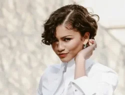 Zendaya Curly Micro Bob Tampil Perdana Usai Nikah di Paris Fashion Week