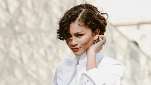 Zendaya Curly Micro Bob